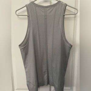 Lululemon top